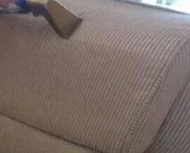 怎么清潔和保養(yǎng)沙發(fā)呢？